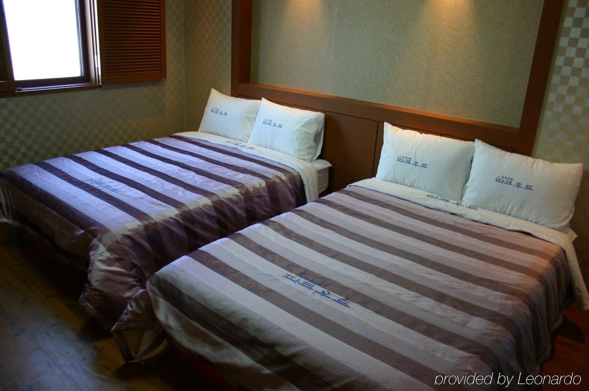 Parkwood Airport Hotel 3*